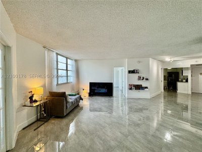 Aluguel de apartamento no Four Ambassadors 570