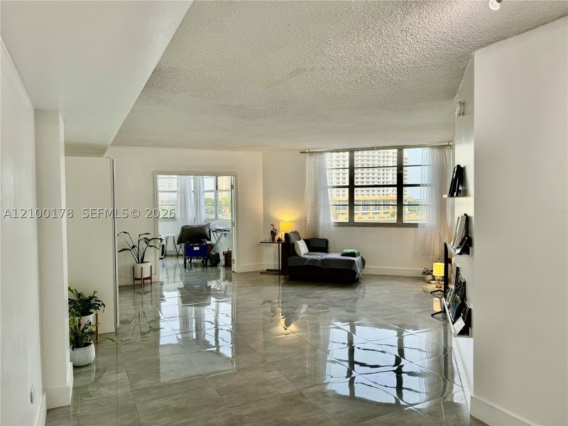 Apartment for rent at Four Ambassadors 570