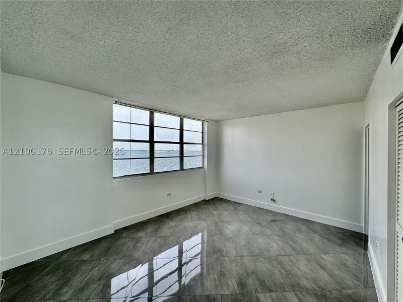 Apartment for rent at Four Ambassadors 570