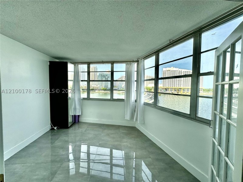 Apartment for rent at Four Ambassadors 570