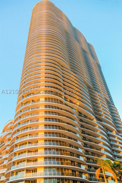 Comprar apartamento en Aria on The Bay 1601