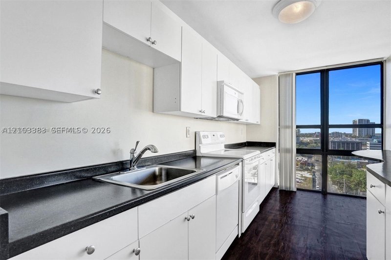 Apartment for rent at Charter Club Condos 1423