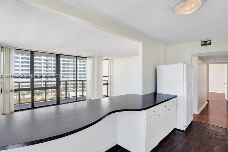 Apartment for rent at Charter Club Condos 1423
