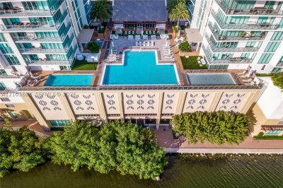 Aluguel de apartamento no Parque Towers at St. Tropez 5-2403