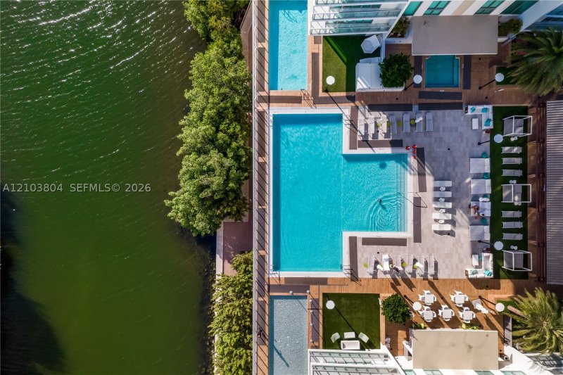 Aluguel de apartamento no Parque Towers at St. Tropez 5-2403