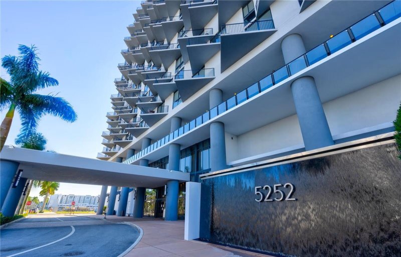 Condo for sale at 5252 Paseo Doral 1607