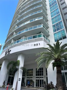 Aluguel de apartamento no The Plaza Tower II 3808