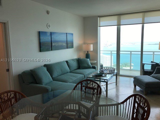 Aluguel de apartamento no The Plaza Tower II 3808