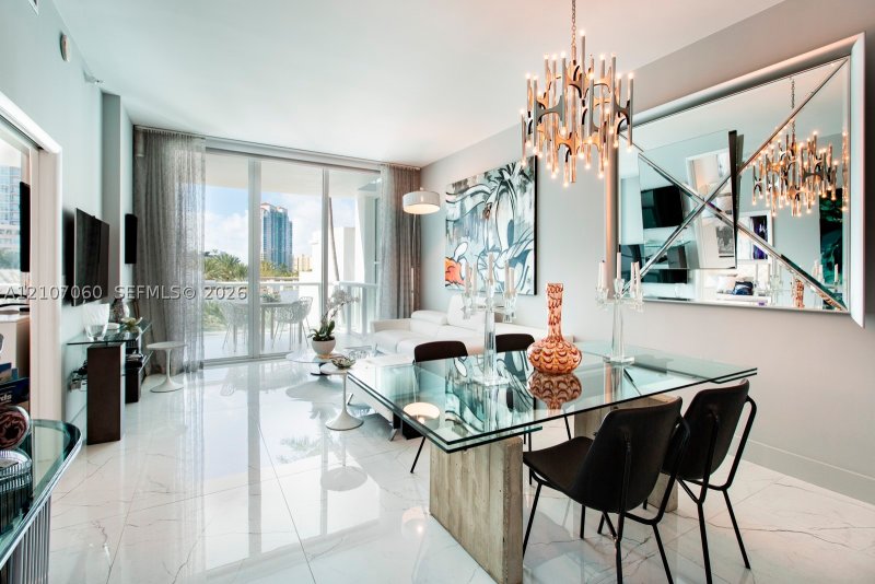 Condo for sale at Continuum II North 610