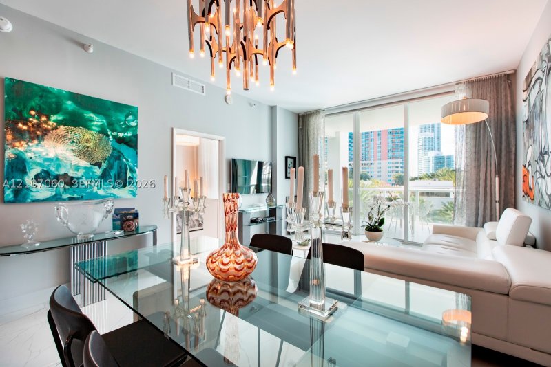 Condo for sale at Continuum II North 610