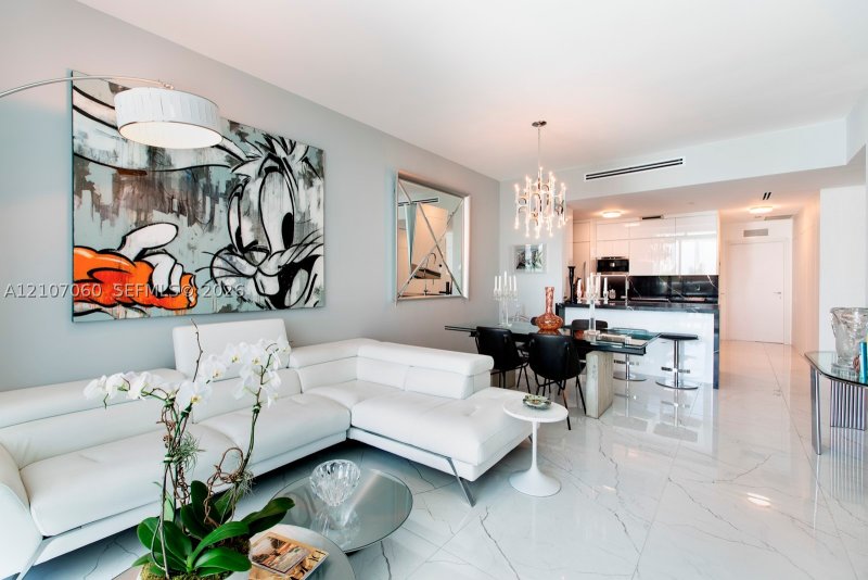 Condo for sale at Continuum II North 610