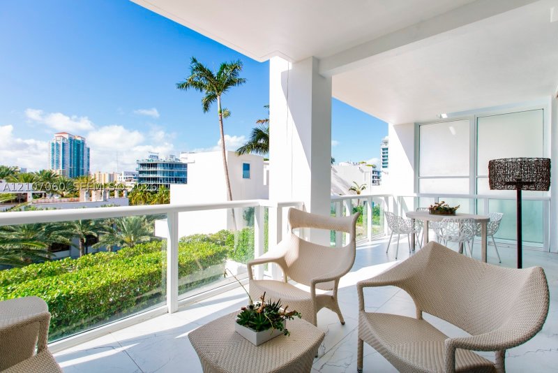 Condo for sale at Continuum II North 610
