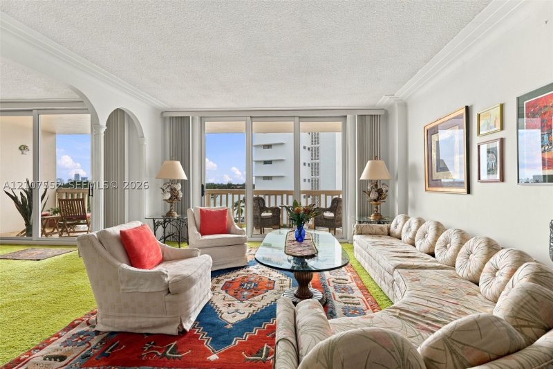 Comprar apartamento no Caravelle Condo 6D