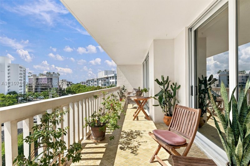Comprar apartamento no Caravelle Condo 6D