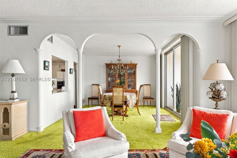 Comprar apartamento no Caravelle Condo 6D