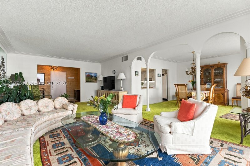 Comprar apartamento no Caravelle Condo 6D