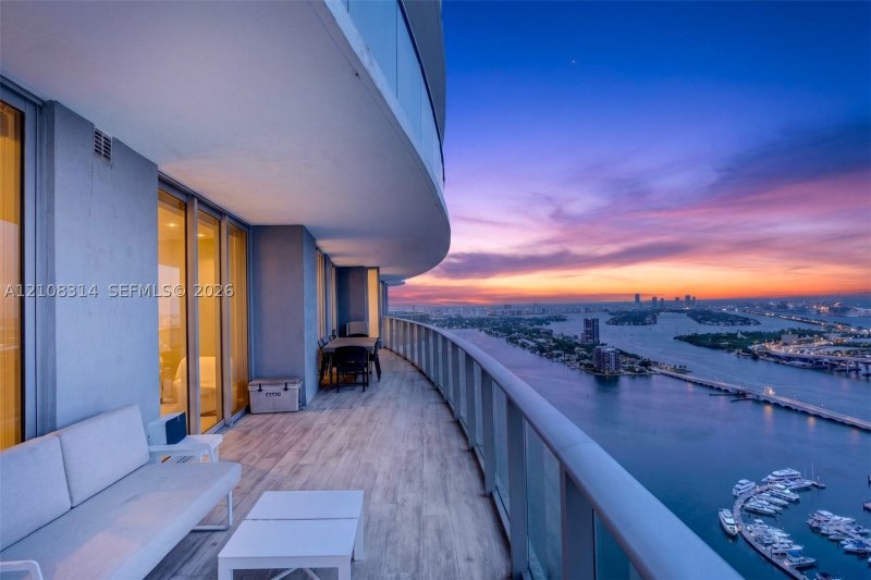 Comprar apartamento en Aria on The Bay 4010