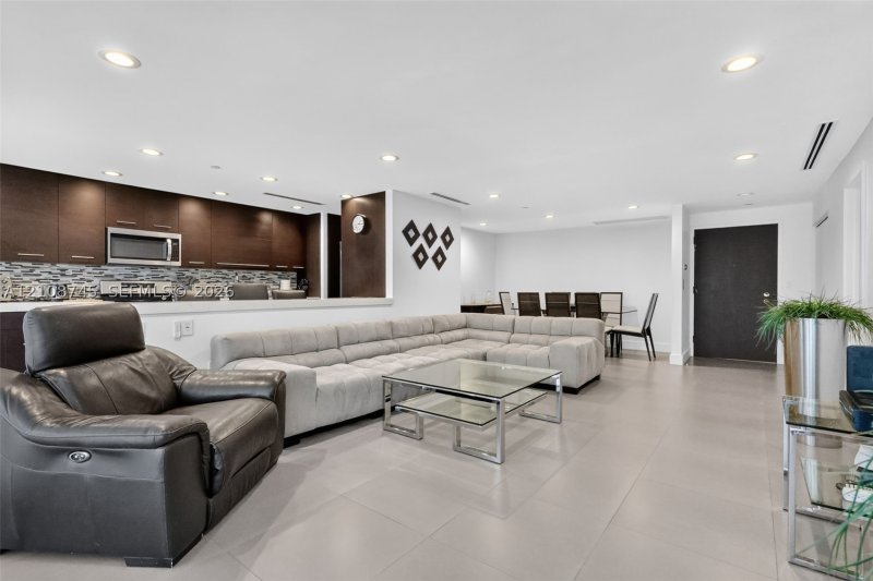 Apartment for rent at 4000 Williams Island 503