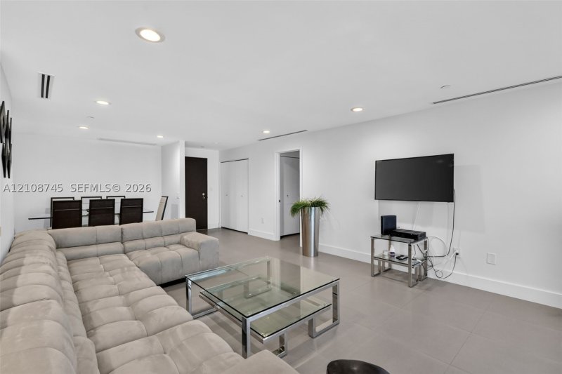 Apartment for rent at 4000 Williams Island 503