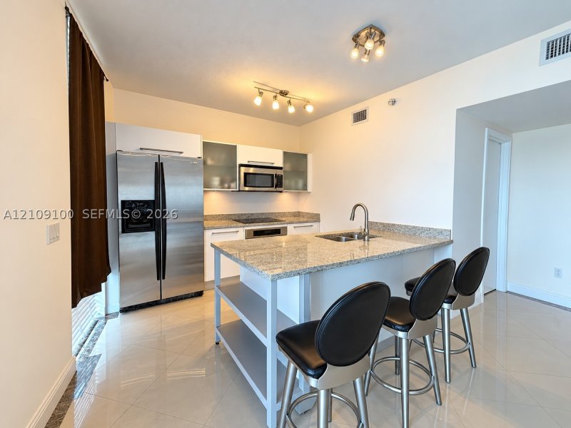 Aluguel de apartamento no Latitude On The River 2400