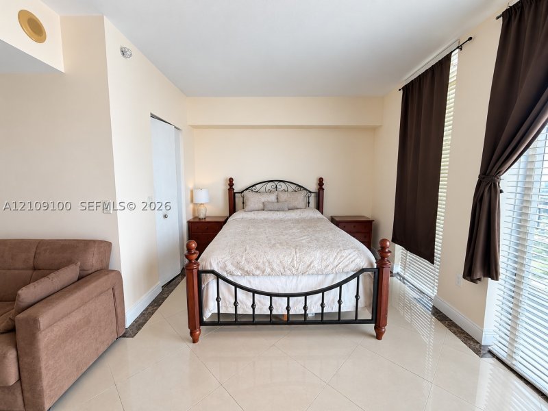 Aluguel de apartamento no Latitude On The River 2400