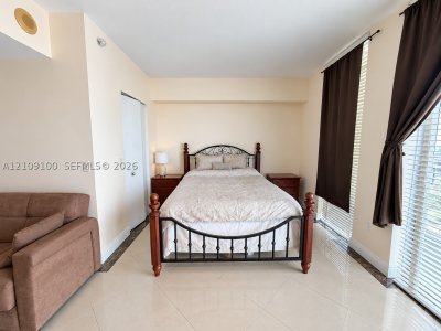 Aluguel de apartamento no Latitude On The River 2400