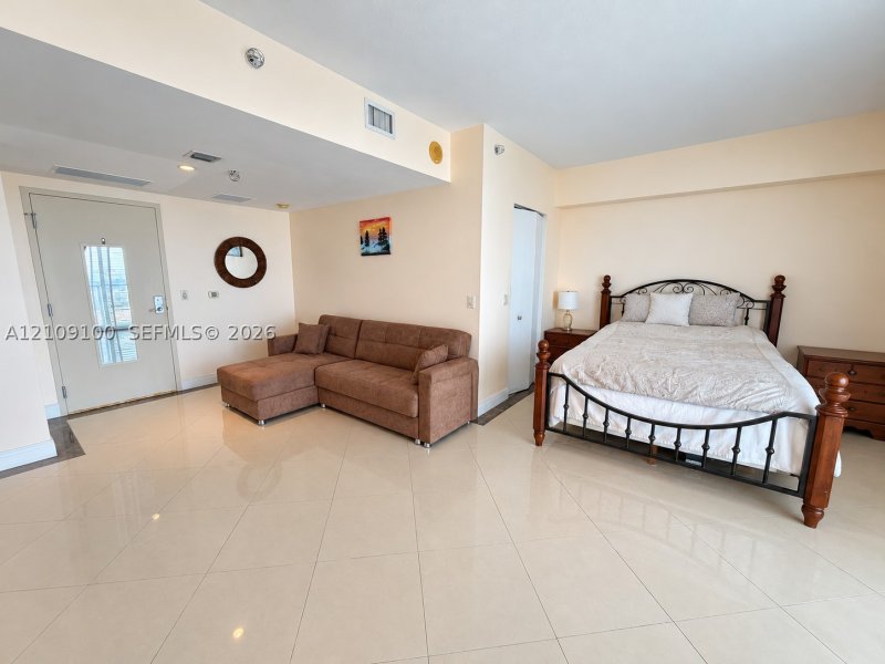 Aluguel de apartamento no Latitude On The River 2400