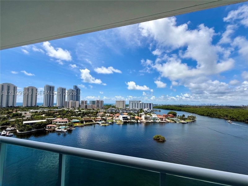 Apartment for rent at 400 Sunny Isles 1404