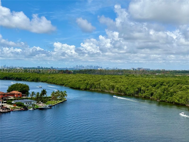 Apartment for rent at 400 Sunny Isles 1404