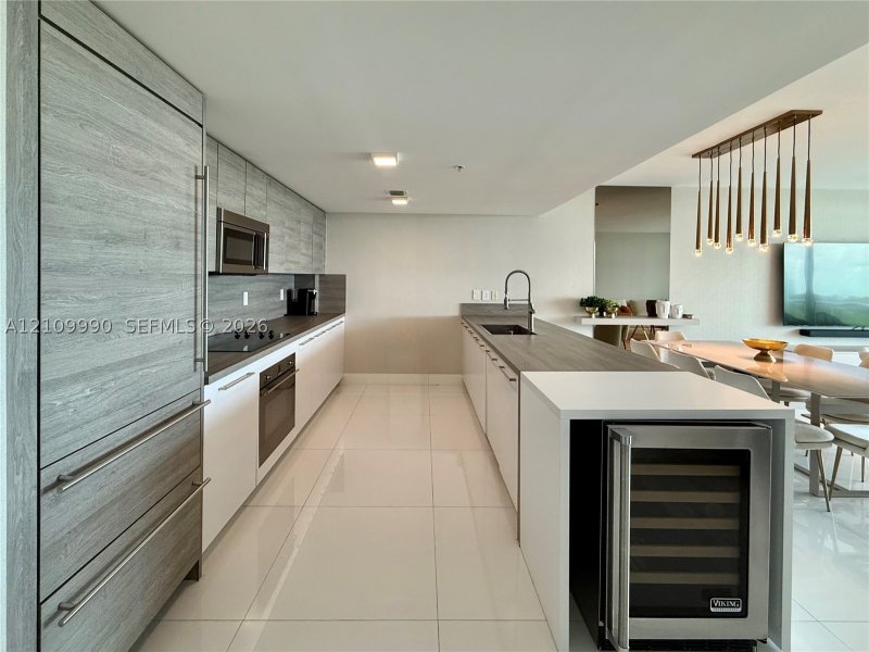Apartment for rent at 400 Sunny Isles 1404