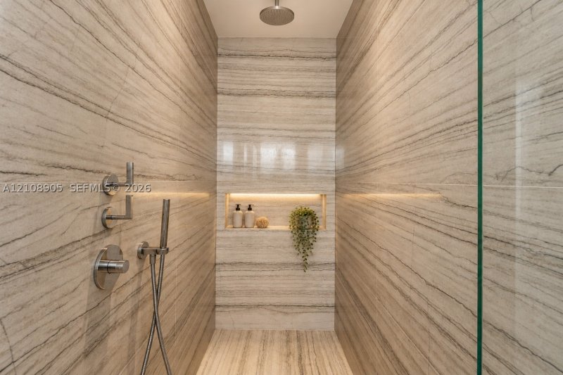 Condo for sale at Eighty Seven Park 606
