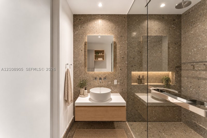 Condo for sale at Eighty Seven Park 606