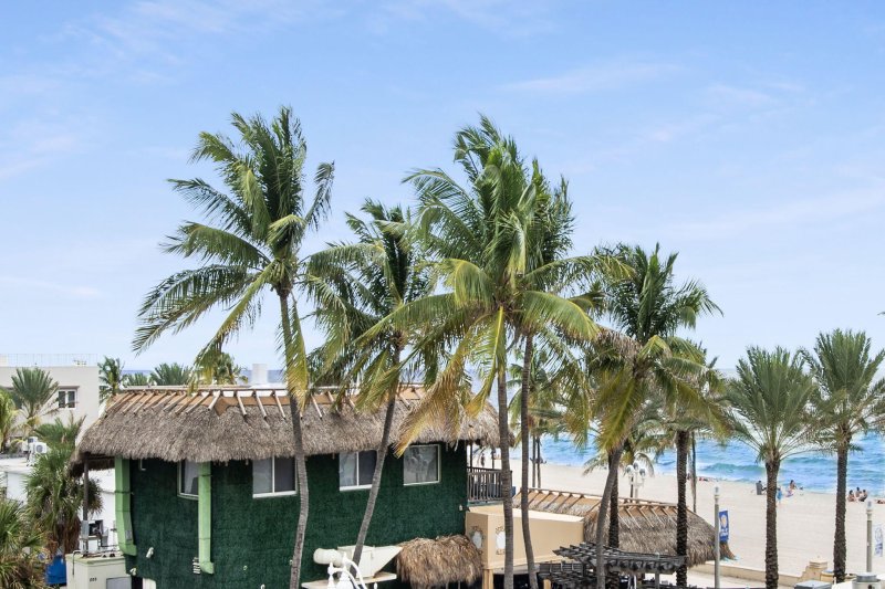 Comprar apartamento no Costa Hollywood N306