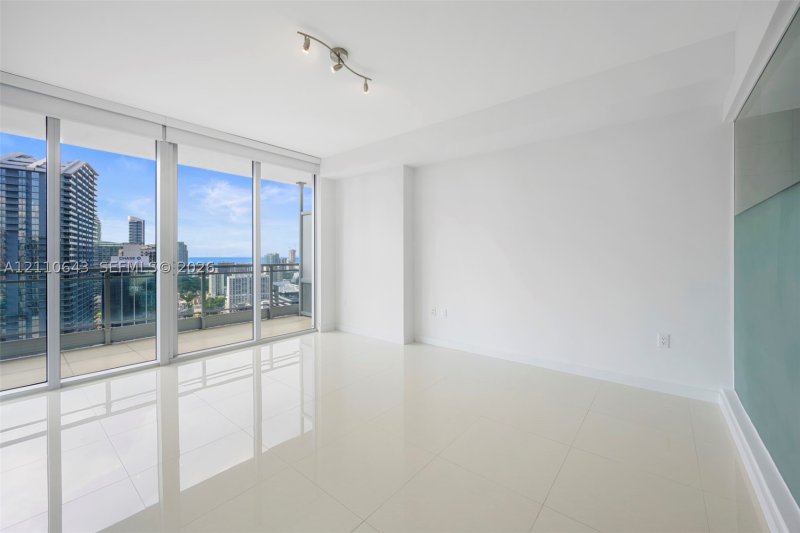 Aluguel de apartamento no Mint at Riverfront 3603