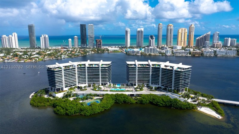 Condo for sale at Prive 702