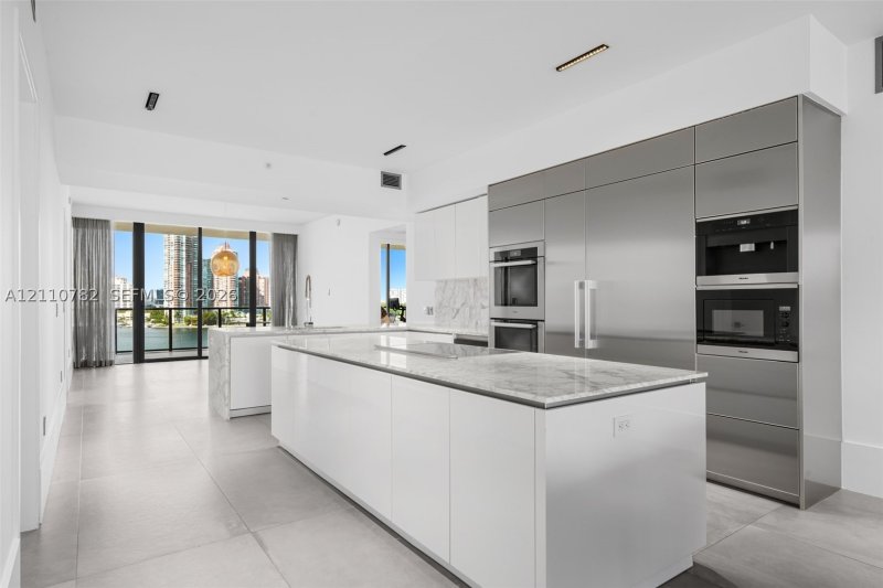 Condo for sale at Prive 702