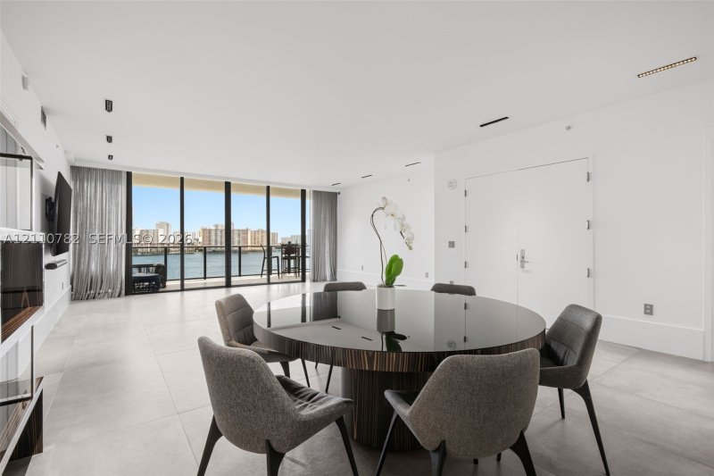 Condo for sale at Prive 702