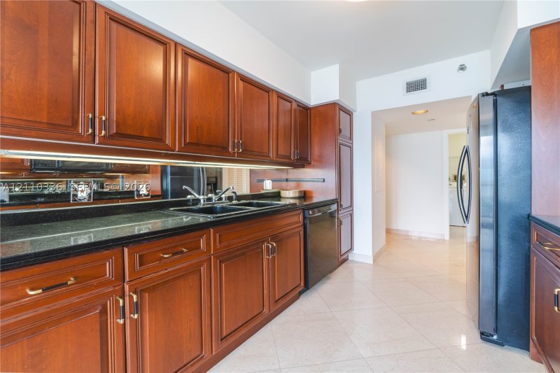 Apartment for rent at Oceania 2 WS-7B
