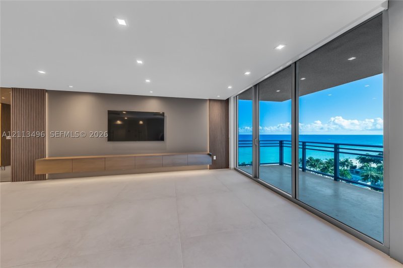Condo for sale at Diplomat Residences 1003
