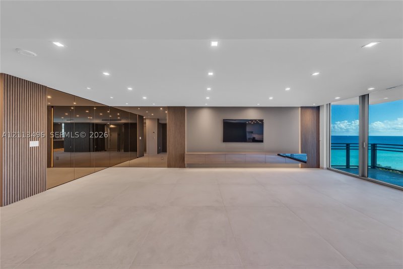 Condo for sale at Diplomat Residences 1003