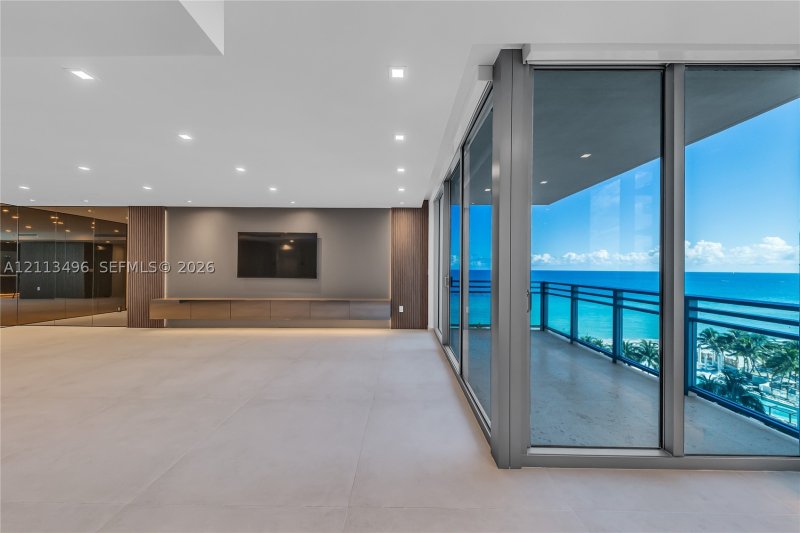 Condo for sale at Diplomat Residences 1003