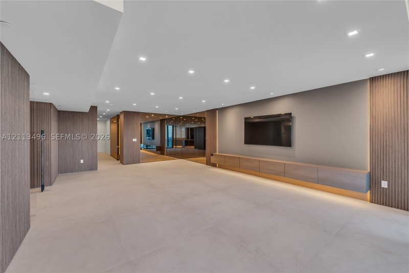 Condo for sale at Diplomat Residences 1003
