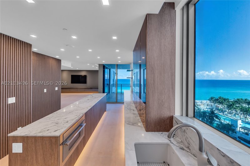 Condo for sale at Diplomat Residences 1003