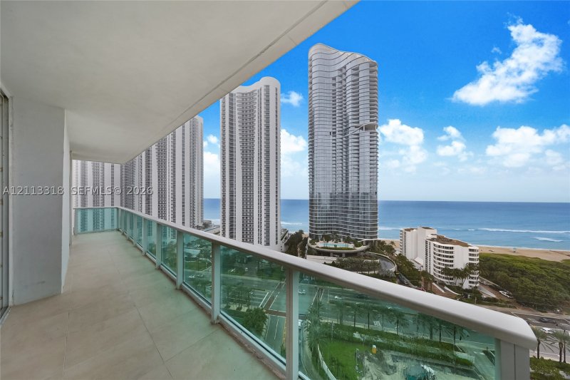 Apartment for rent at Arlen House PH06