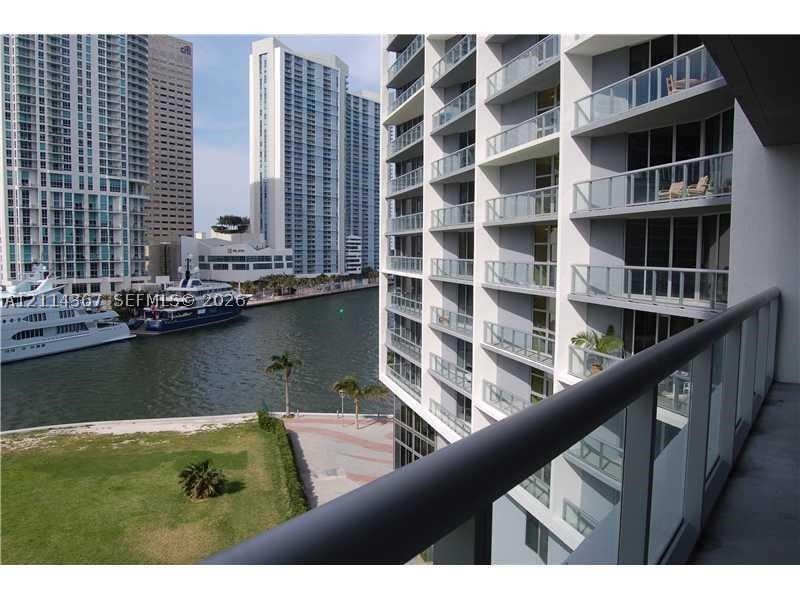Condo for sale at Icon Brickell Tower I 612
