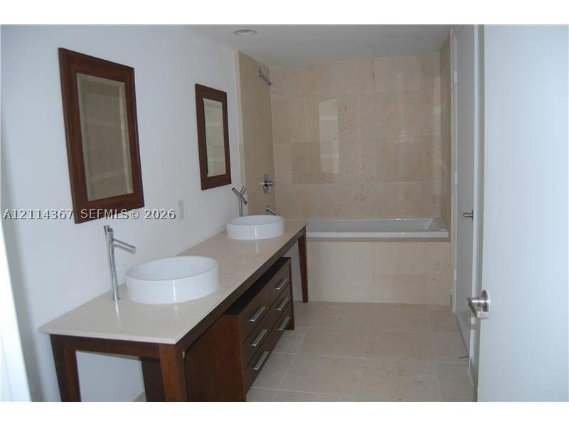 Condo for sale at Icon Brickell Tower I 612