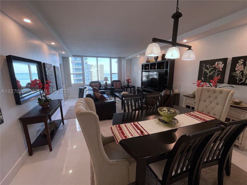 Apartment for rent at Alexander Towers 1111