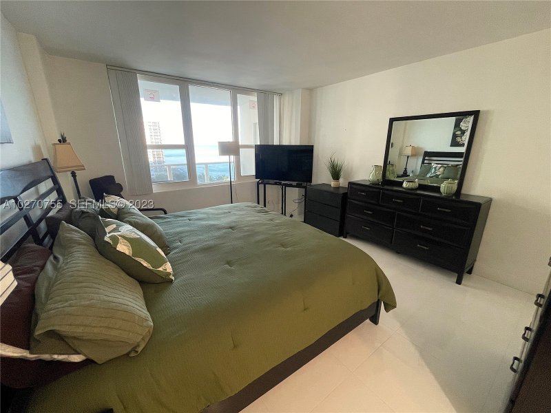 Apartment for rent at Alexander Towers 1111