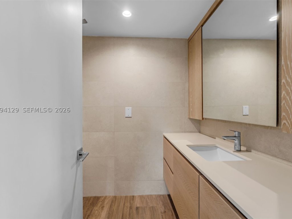 apartamentos en venta en Key Colony III Emerald Bay