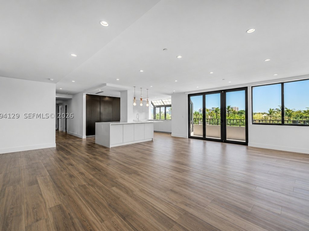 apartamentos en venta en Key Colony III Emerald Bay